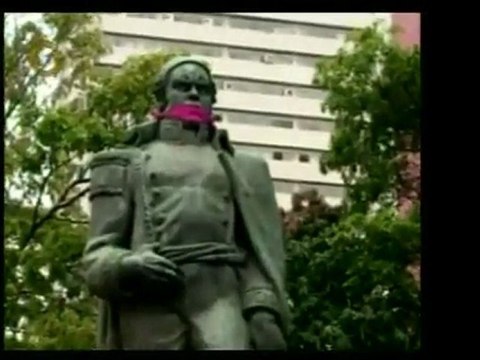 Imágenes: Varias estatuas de próceres y figuras destacas de