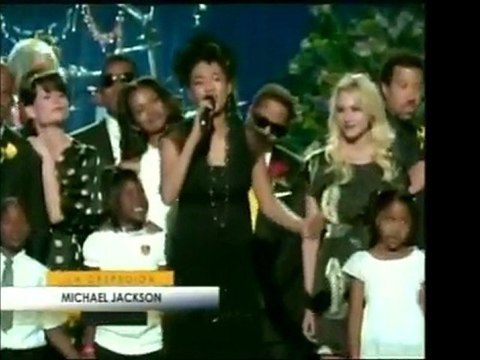 Distintos artistas interpretan We are the world y Heal th