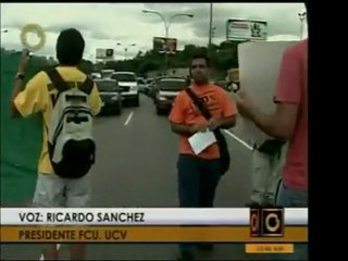 Estudiantes universitarios trancaron el paso en la Autopista