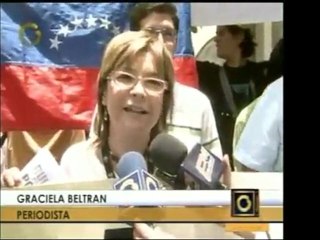 Un grupo de periodistas del CNP protestaron con volantes y p