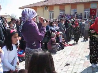 23 Nisan( Kına Gecesi Gösterisi) (Çakıllar VKKİÖO)