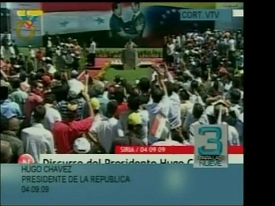 El Presidente Hugo Chavez habla ante una multitud en Siria.
