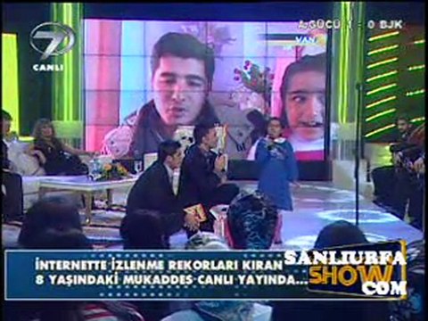 Vanlı Mukaddes TV'de Kürtçe Şarkı Söylüyor