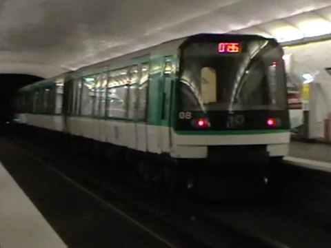 MF88 : Départ de la station Bolivar sur la ligne 7bis du métro parisien