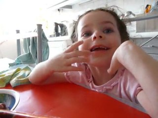 maman ça m'interesse pas ce que tu me racontes ....