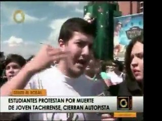 Estudiantes universitarios de Caracas trancaron la autop. Fc