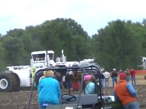 YouTube - BIG BUD_ STEIGER TIGER_ AND 8020 JOHN DEERE PLOWING AT THE 2009 1_2 CENTURY OF PROGRESS RANTOUL_ IL