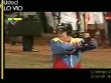 Hugo Chavez jugando beisbol