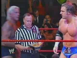 kane vs triple h (il enleve sont masque)