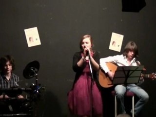 JEUNE ET CON  ( Saez) ( chanté par Slovane accompagnée de Nicolas et Etienne :)