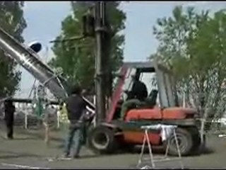 Mise en place du mât sur le bateau d'Arnaud Boissières, Akena Vérandas.