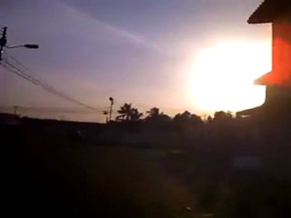 luces encendidas pleno día.3gp