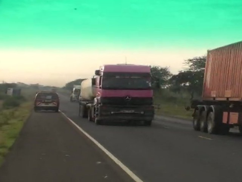Attention Poids Lourds ,Nairobi à Monbasa "Paris Dakar"