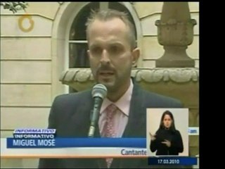 Al cantante español Miguel Bosé le es otorgada la ciudadanía