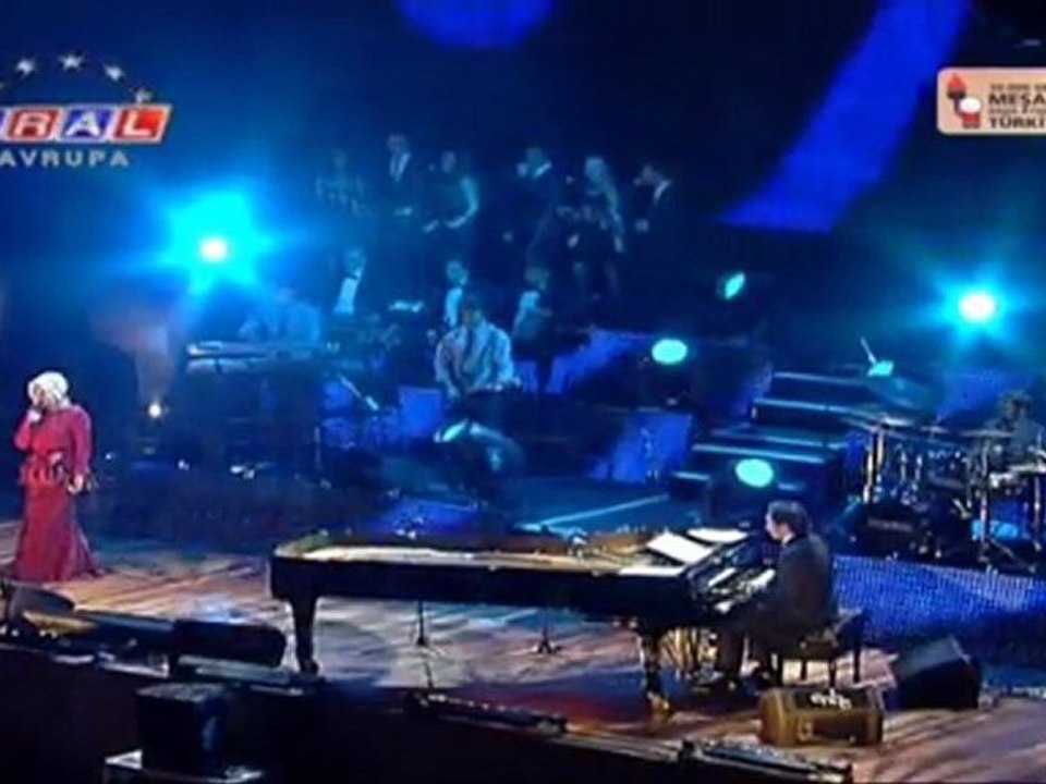 Ajda Pekkan - 10.000 Genç Meşale Canlı Perf.Enbe Ork.(HQ izle)