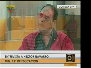 Ministro de Educación, Héctor Navarro, explica por qué las g