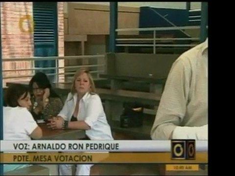 En el centro de votación para las primarias de oposición del