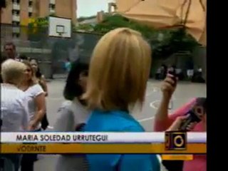 Largas colas se registran en los centros de votación en el e