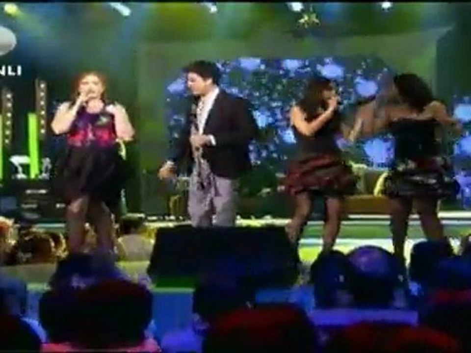 Serkan Cagri & Yan Bari - Beyaz Show 22.4.2011