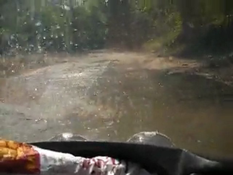 side qui traverse un peu d'eau 2