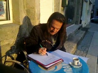 FRANCIS en pleine écriture avant concert