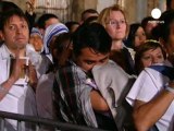 El Vía Crucis reúne a miles de fieles en el Coliseo de...