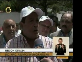 Representantes de Acción Democrática acudien a sede de Globo