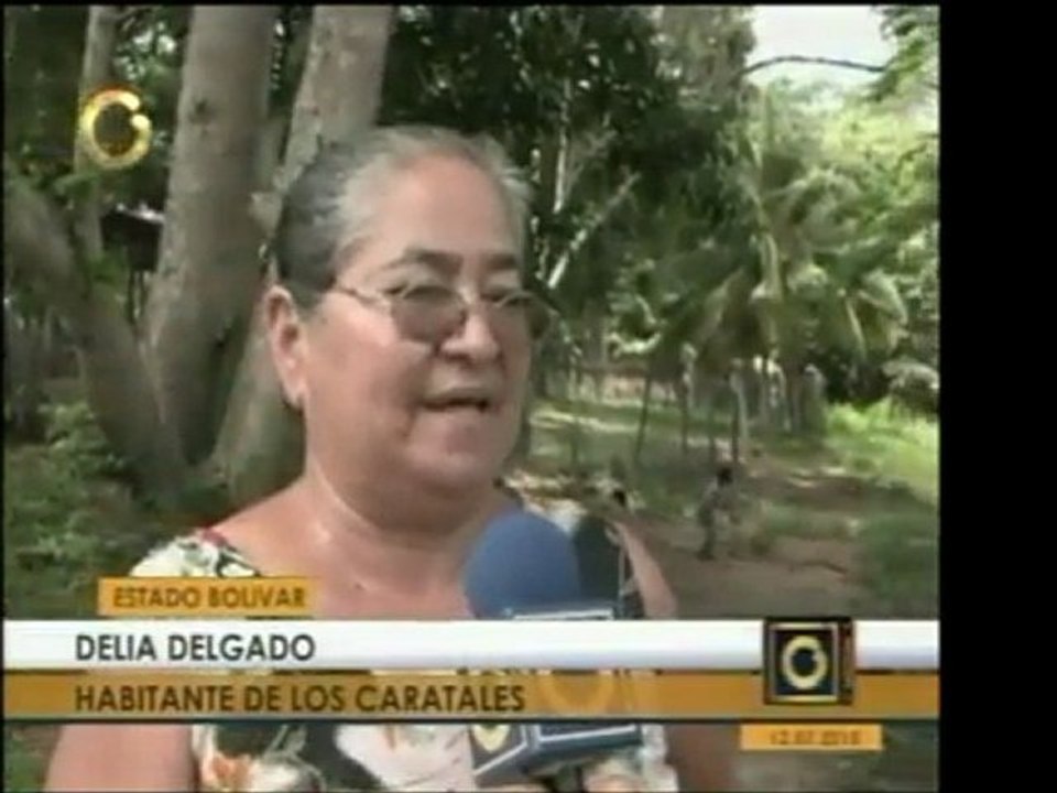 Trescientas personas quedaron incomunicadas por derrumbe de