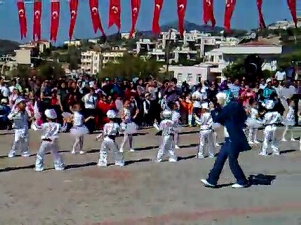Kalkan 23 Nisan Çocuk Bayramı  Miniklerin Gösterisi