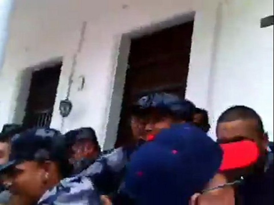 protesta de trabajadores pertenecientes a la gobernacion del