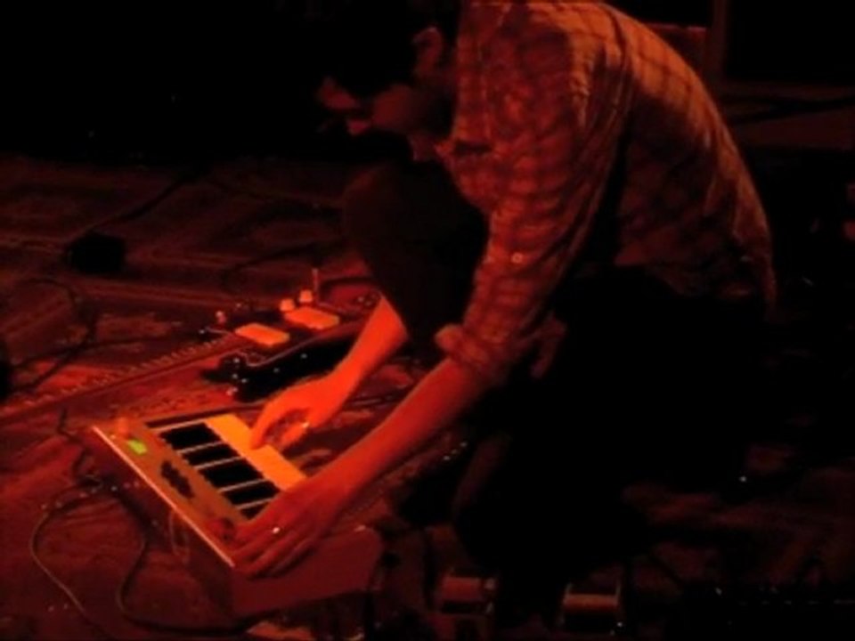 :TAKE:  'L'endroit du crâne paisible'  live Paris Espace b 21/04/11