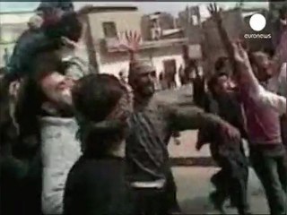 La policía siria dispara en Izra contra los asistentes...