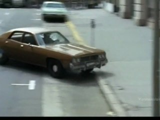 "The Enforcer" (Clint Eastwood) - CAR CRASH (Plymouth Satellite 74) 1976