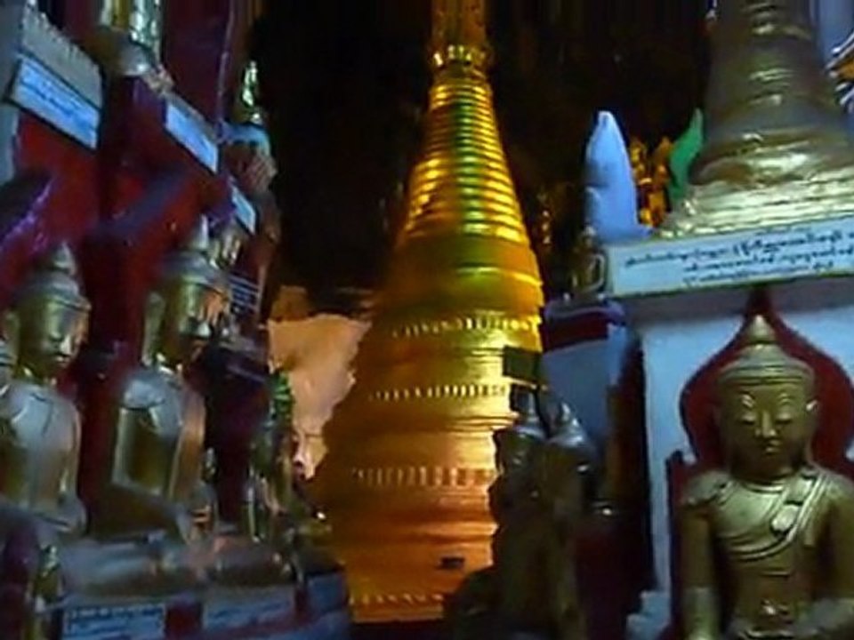 Shwe Oo Min Pagoda Grotte des 8000 Bouddhas