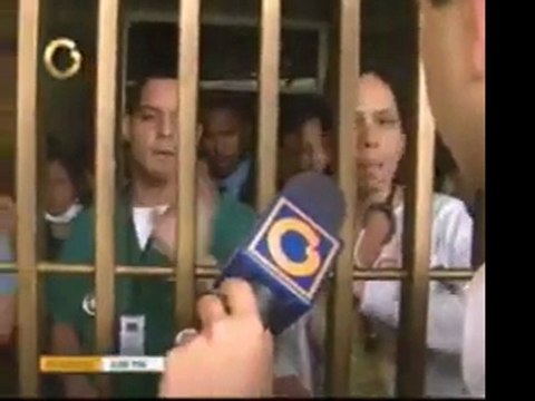 Familiares de pacientes protestan en el Domingo Luciani por