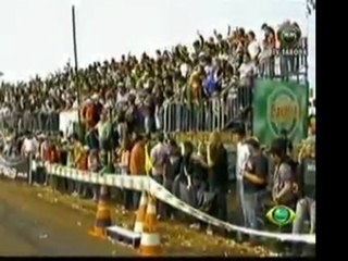 Una grada se derrumbó en medio de una competencia de autos e