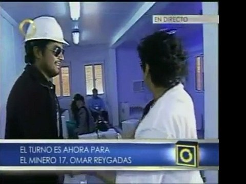 Los mineros ya rescatados, felices con sus familiares, asegu