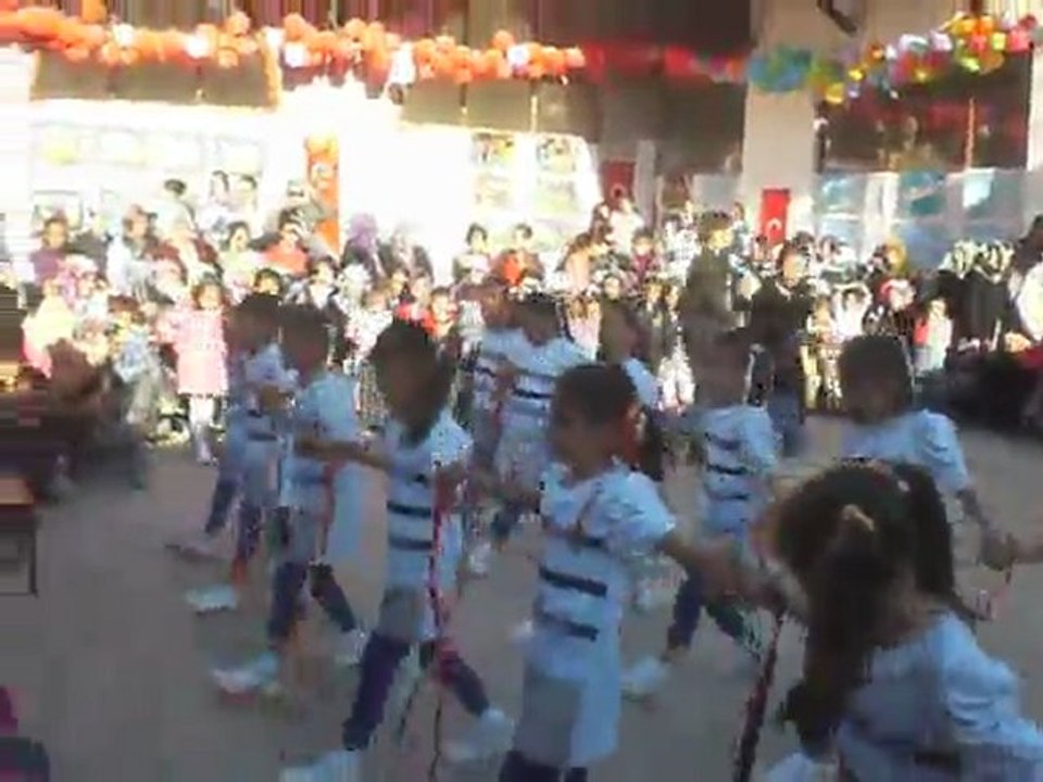 şehit ibrahim yiğit io 23 nisan şenlikleri 3A Damat Halayı