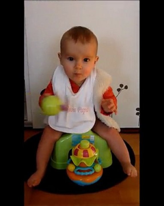 2011-03-16 - Romane sur son pot