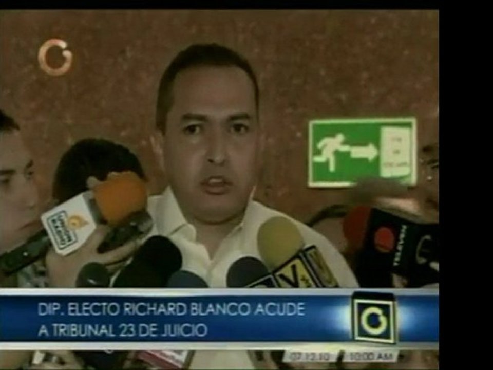 Richard Blanco y su familia, junto a políticos acude al trib