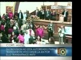 Los diputados del PSUV entran al hemiciclo parlamentario gri