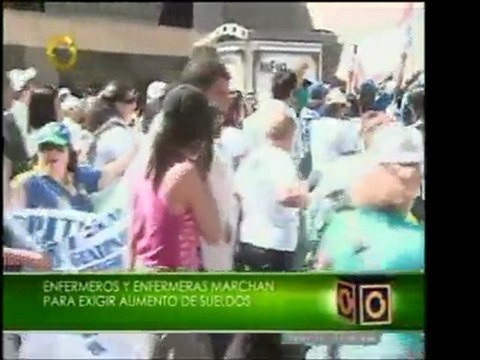 Enfermeros y enfermeras iniciaron una marcha en la avenida U