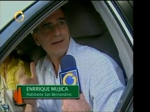 En San Bernardino los vehículos invaden las aceras para no c