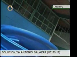 La periodista Mary Trini Mena muestra un trabajo de investig