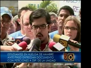 Diputado Miguel Pizarro recibió un documento de parte de los