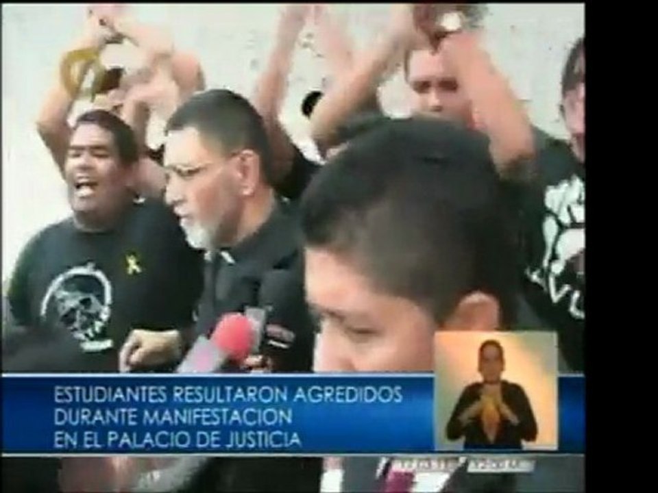Jóvenes de la "Operación Libertad" son empujados y esposados