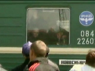 129)Артем на перроне (04.06.2007)