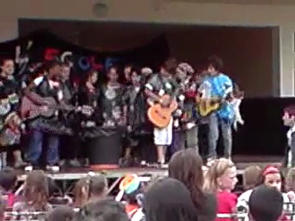 spectacle d'ecole Axel Leo 2010