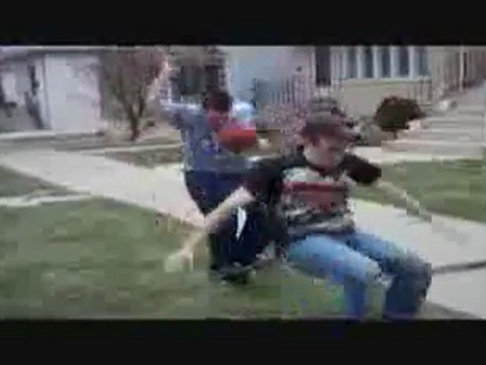 0243 - Régis prend un ballon en pleine face