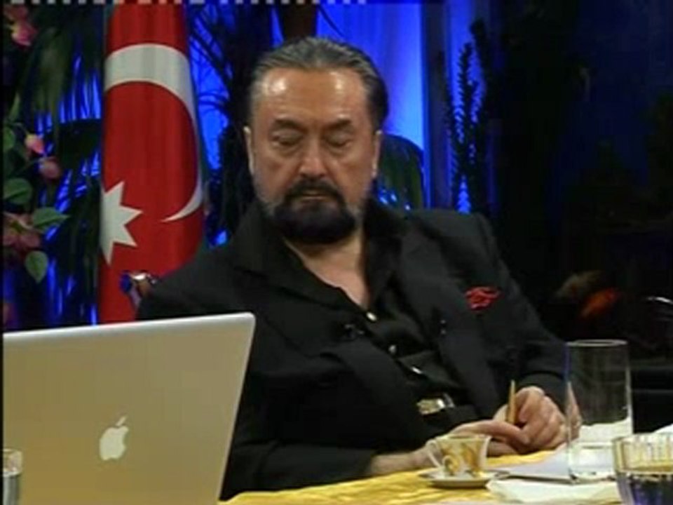 Alparslan Türkeş çok nezaketli, Türk İslam Birliği için gençliğini vermiş, 5 vakit namaz kılan çok dindar bir insandı